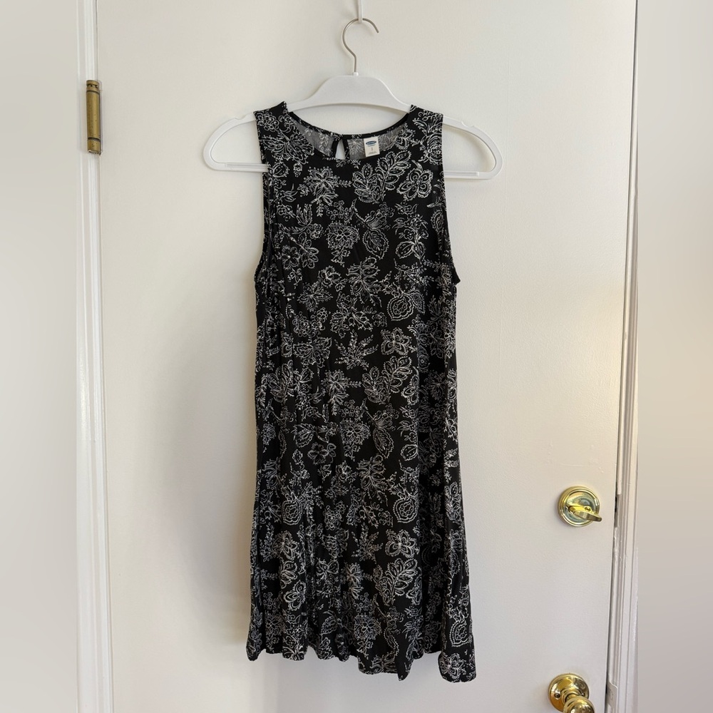 Black and White Floral Sleeveless Dress